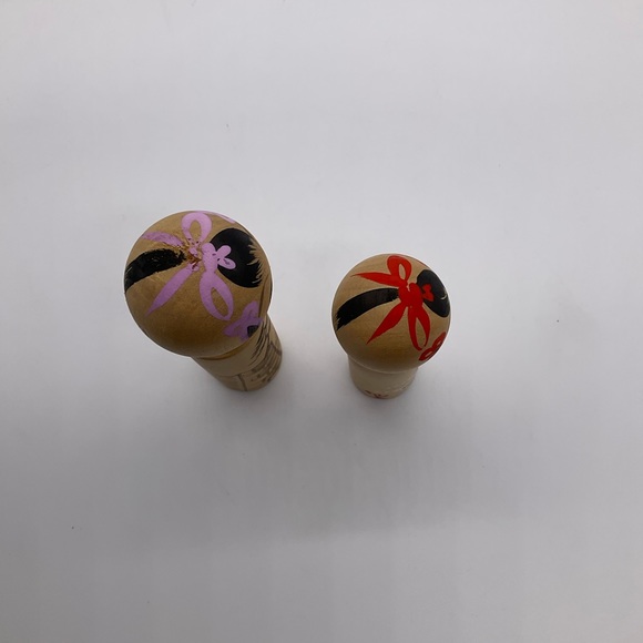 TWO VINTAGE WOOD JAPANESE KOKESHI DOLLS - Picture 6 of 13